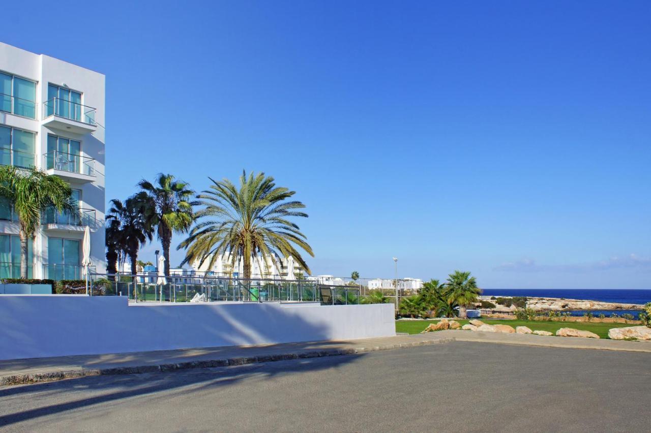 Lucile - Coralli Beachfront Apartment Paralimni Exterior photo