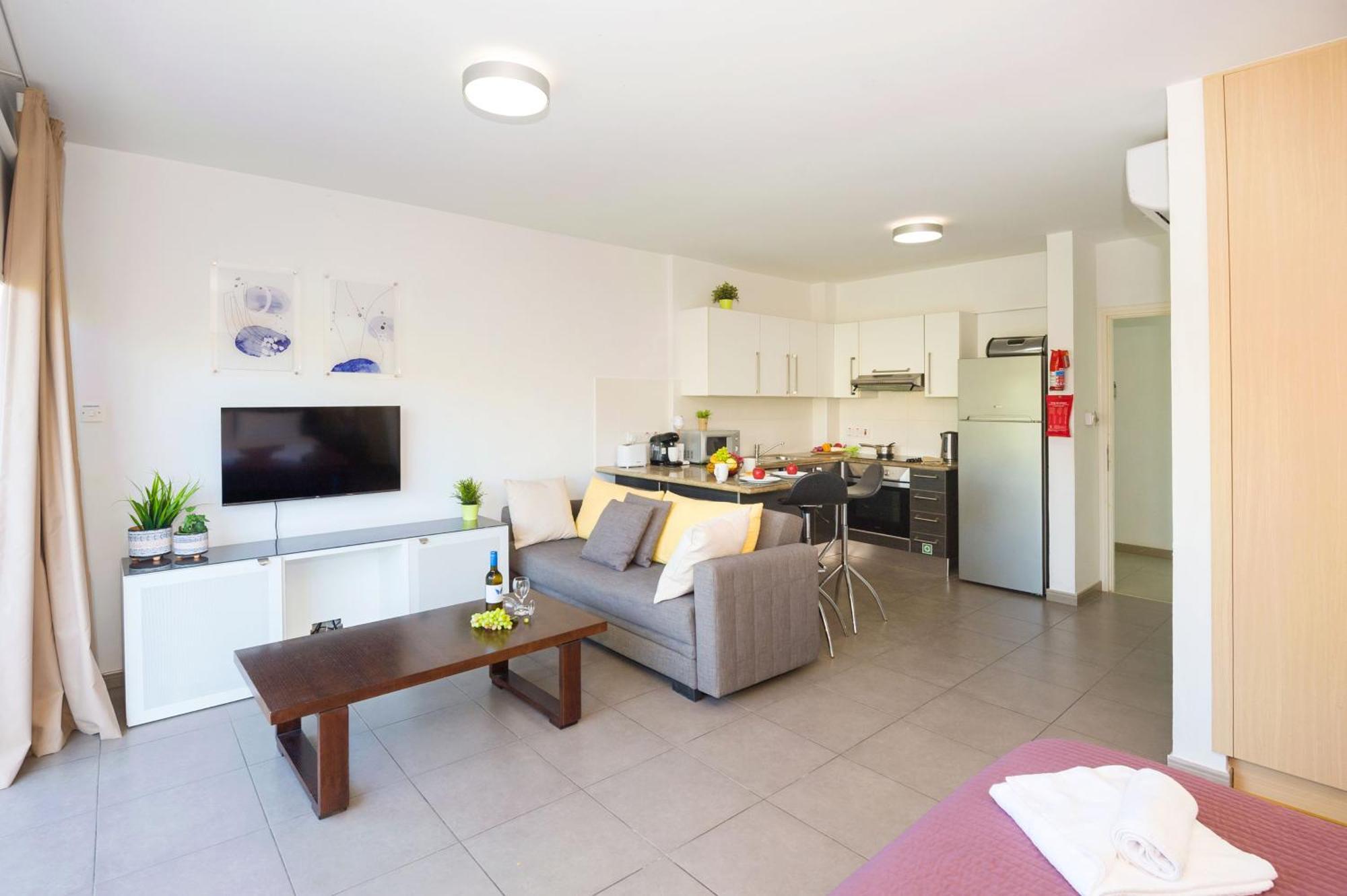 Lucile - Coralli Beachfront Apartment Paralimni Exterior photo