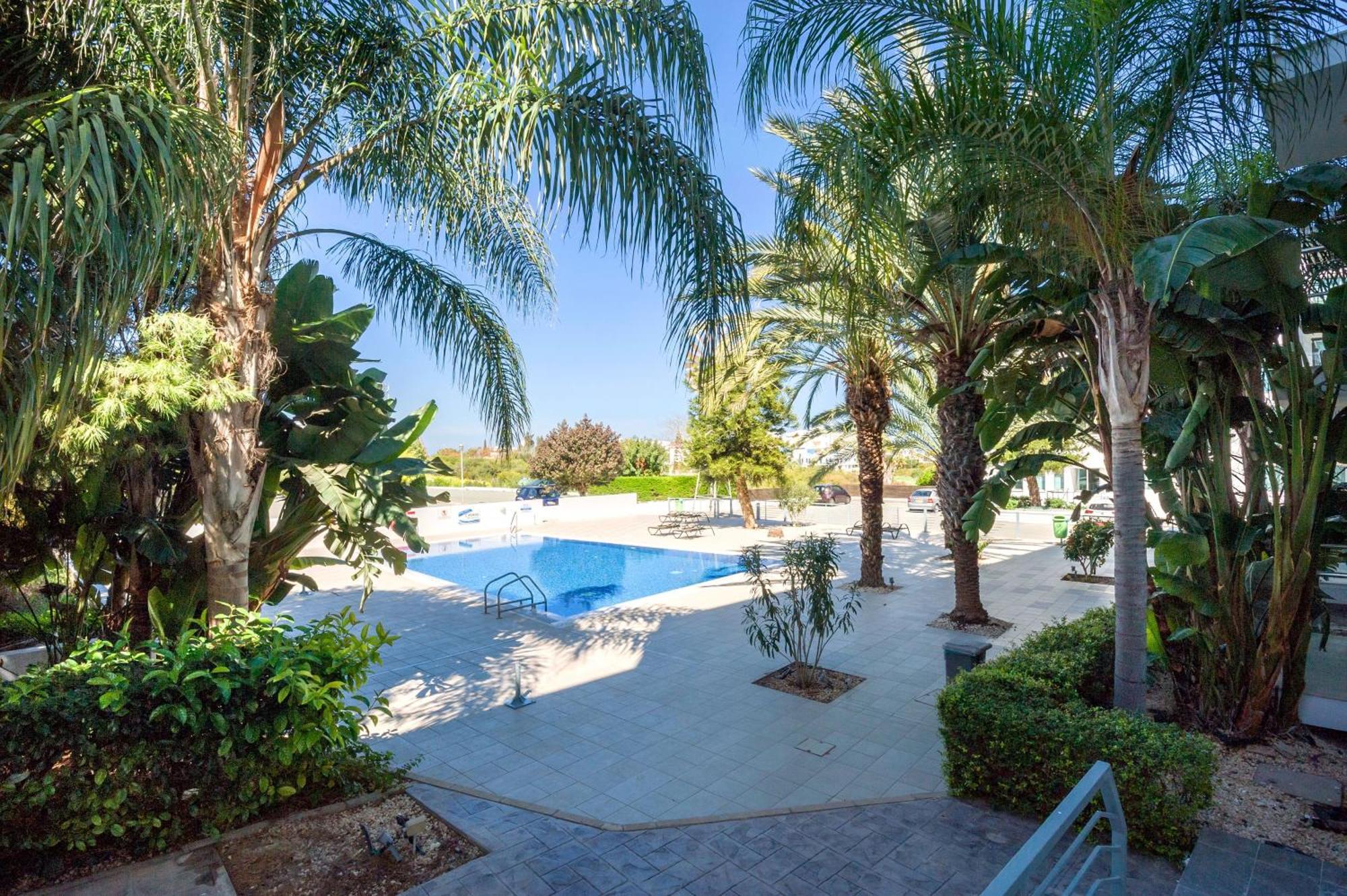 Lucile - Coralli Beachfront Apartment Paralimni Exterior photo